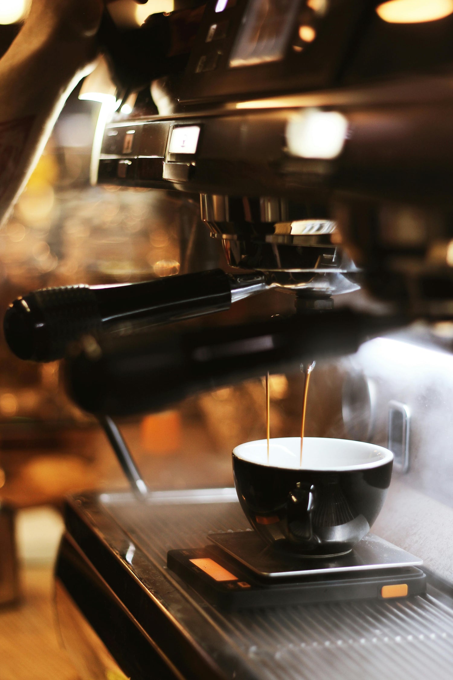 Préparation d'un espresso avec une machine à café manuelle