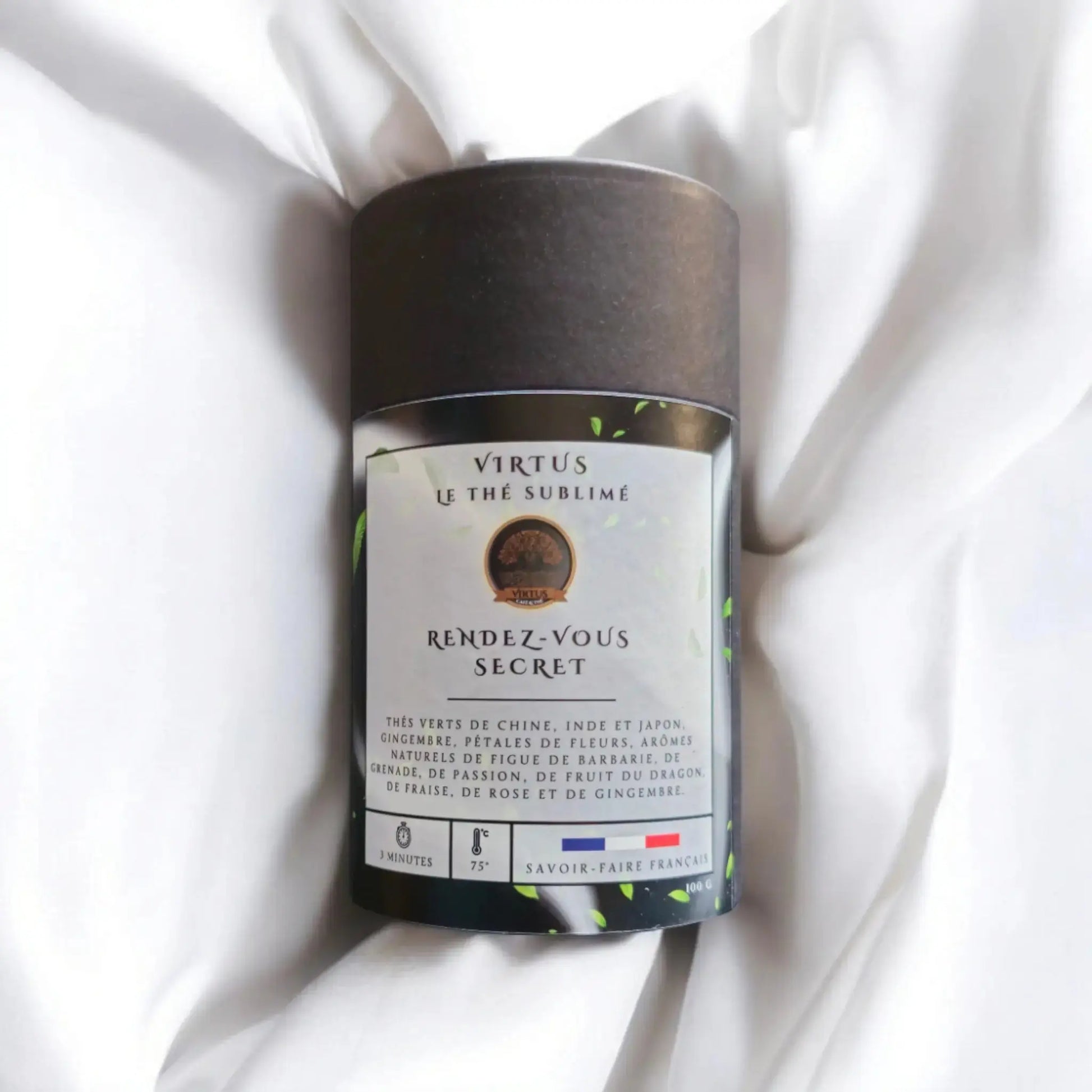  - Rendez - vous secret | Thé vert. Figue de barbarie, passion, grenade, fruit du dragon, fraise, pétales de fleurs - Virtus Café & Thé